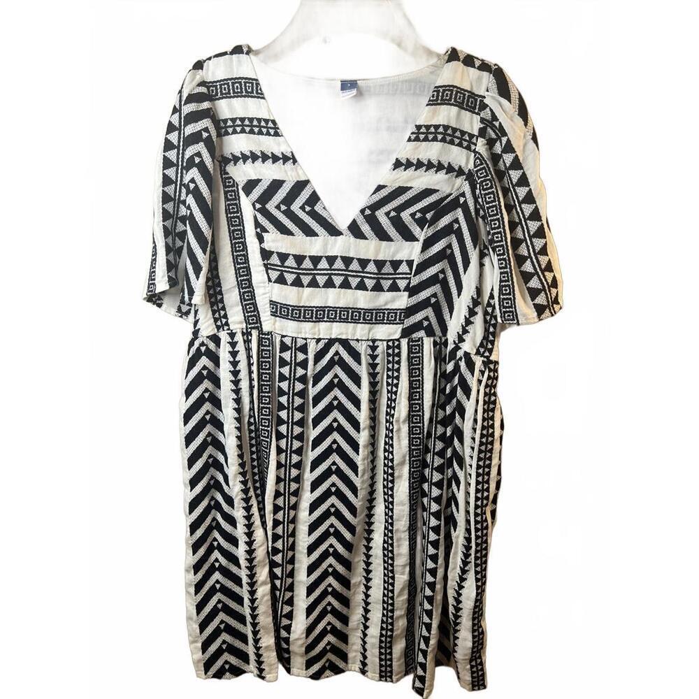 Old Navy Black and White Jacquard V-Neck Mini Swing Dress Pockets Size Small NWT